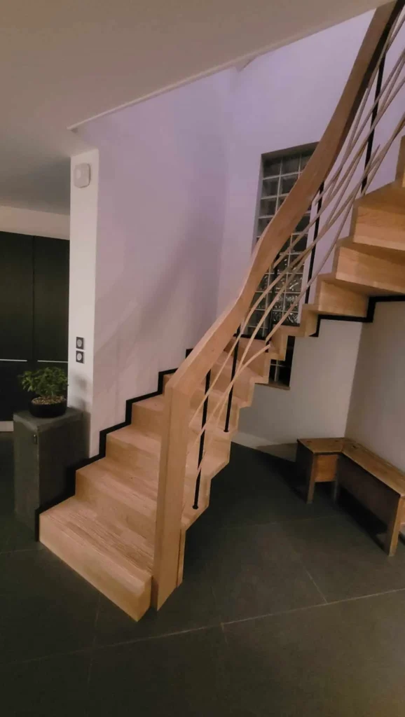 Escalier bois et métal noir quart tournant