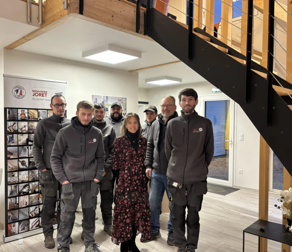 L'équipe de la Menuiserie Joret dans le showroom d'Épaignes
