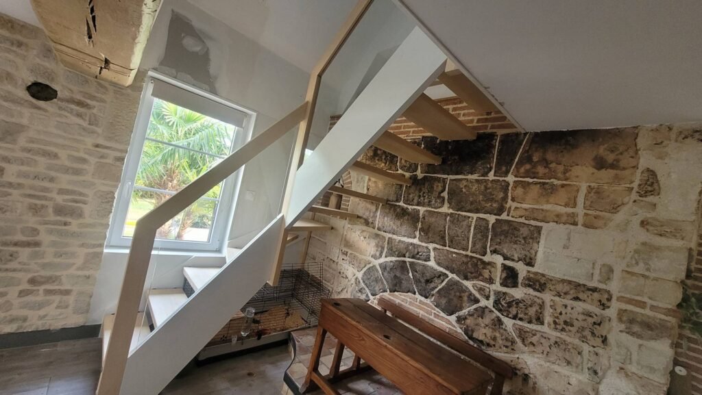 Installation d'escalier bois flottant à Beuzeville