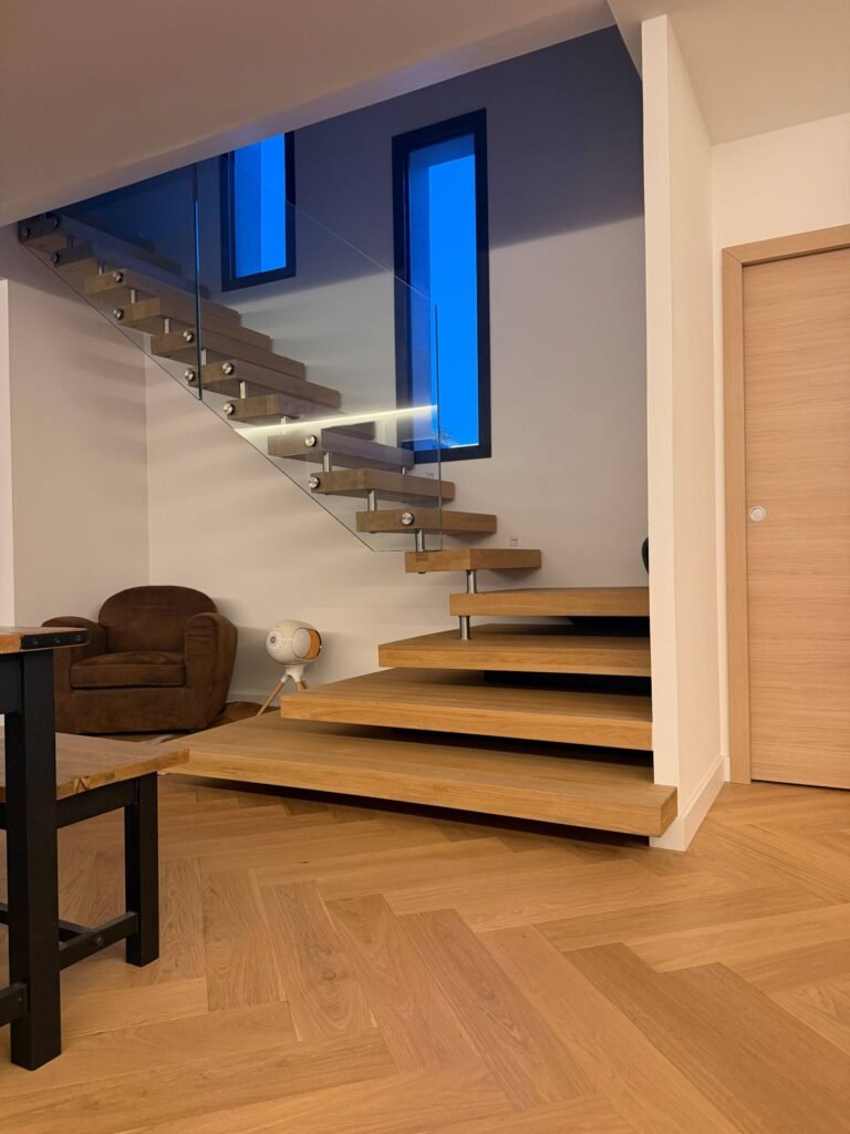 Installation d'escalier bois suspendu à Évreux