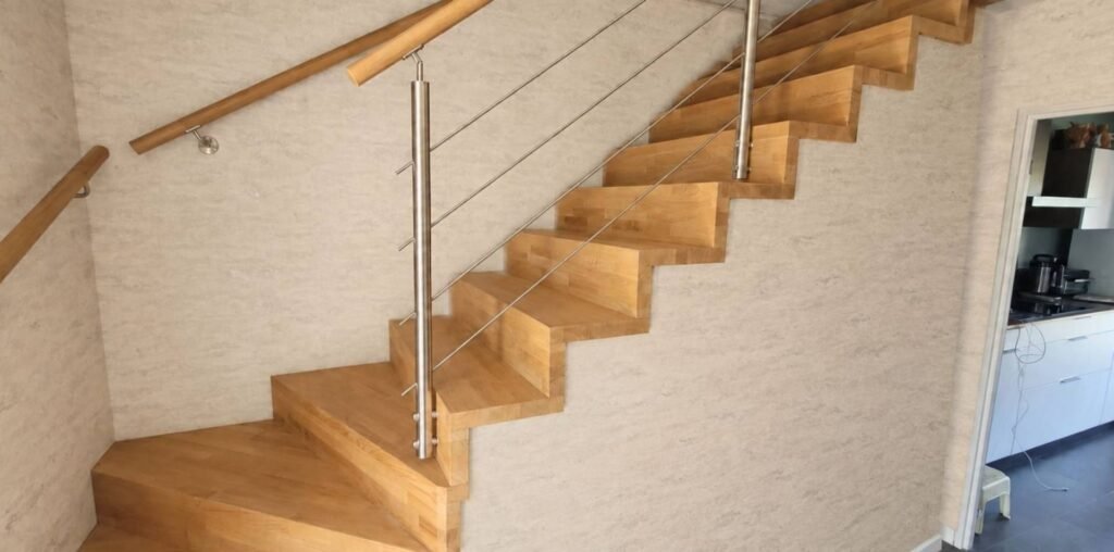 Installation d'escalier bois et inox à Grand Bourgtheroulde